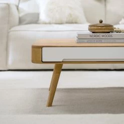 Studio Copenhagen Couchtisch Loca II - Wildeiche teilmassiv - Wildeiche / Weiß 27 Studio Copenhagen Couchtisch Loca II - Wildeiche teilmassiv - Wildeiche / Weiß -WOHNZIMMERMÖBEL Verkäufe 1000005164 210910 12204700003 DETAILS P000000001000005164