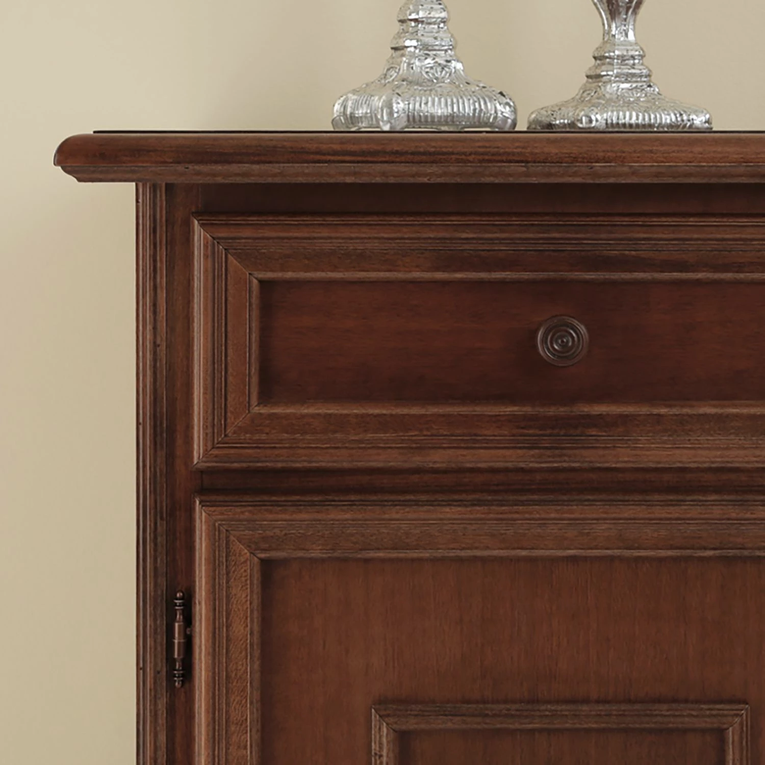 Montreux Sideboard Arabella I - Ayous teilmassiv - Antikbraun 4 Montreux Sideboard Arabella I - Ayous teilmassiv - Antikbraun – Bild 4