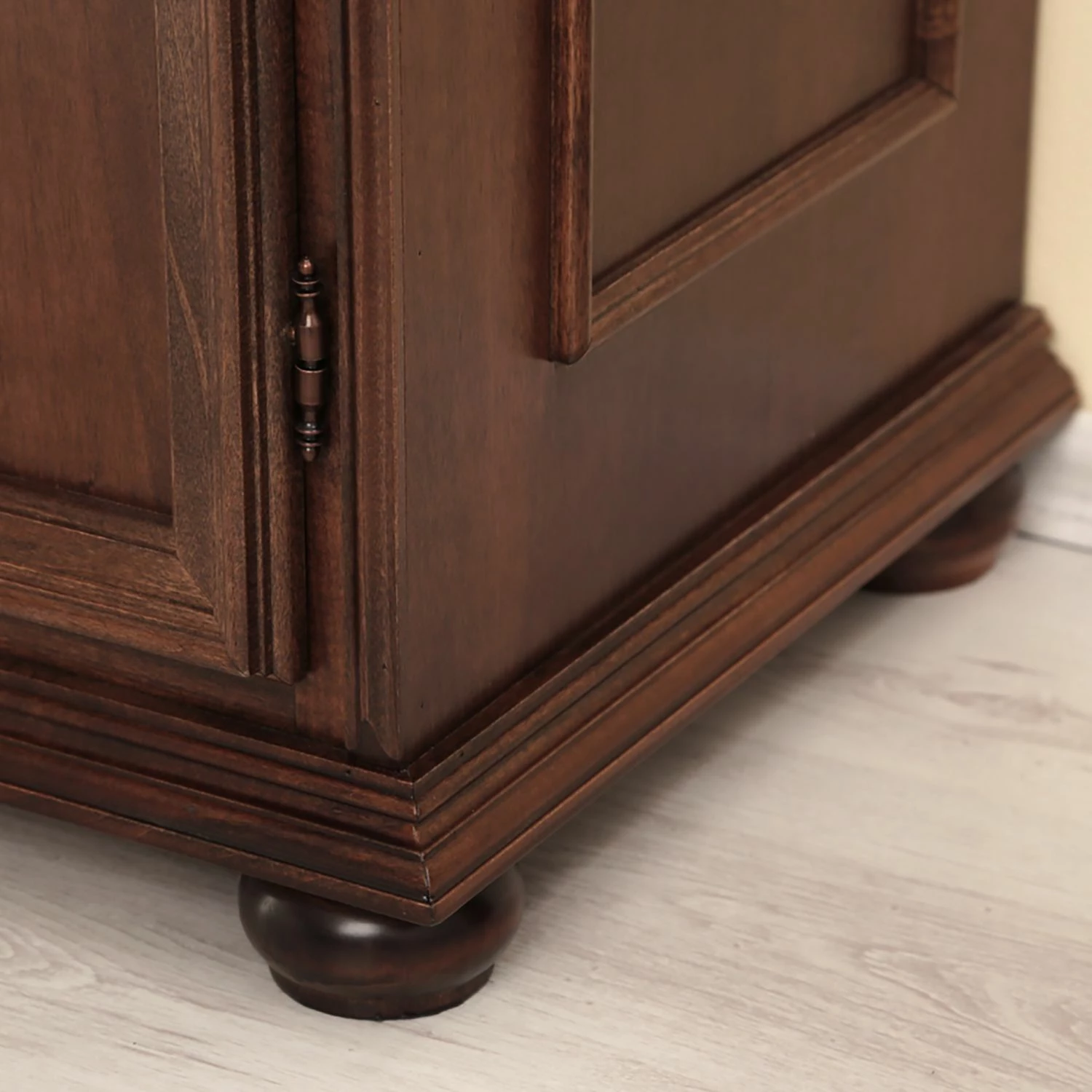 Montreux Sideboard Arabella I - Ayous teilmassiv - Antikbraun 12 Montreux Sideboard Arabella I - Ayous teilmassiv - Antikbraun – Bild 12