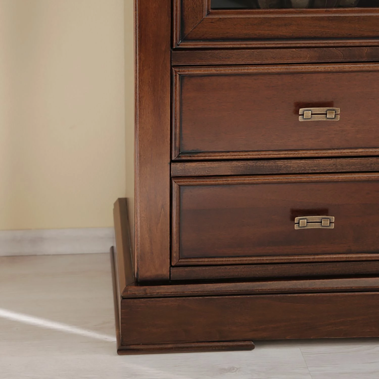 Montreux Vitrinenschrank Siena - Ayous teilmassiv - Antikbraun 10 Montreux Vitrinenschrank Siena - Ayous teilmassiv - Antikbraun – Bild 10