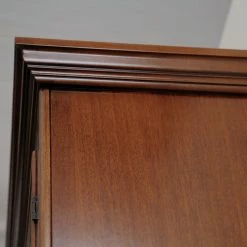 Montreux Vitrinenschrank Siena - Ayous teilmassiv - Antikbraun 29 Montreux Vitrinenschrank Siena - Ayous teilmassiv - Antikbraun -WOHNZIMMERMÖBEL Verkäufe 1000017527 140 GALLERYIMAGES P000000001000017527