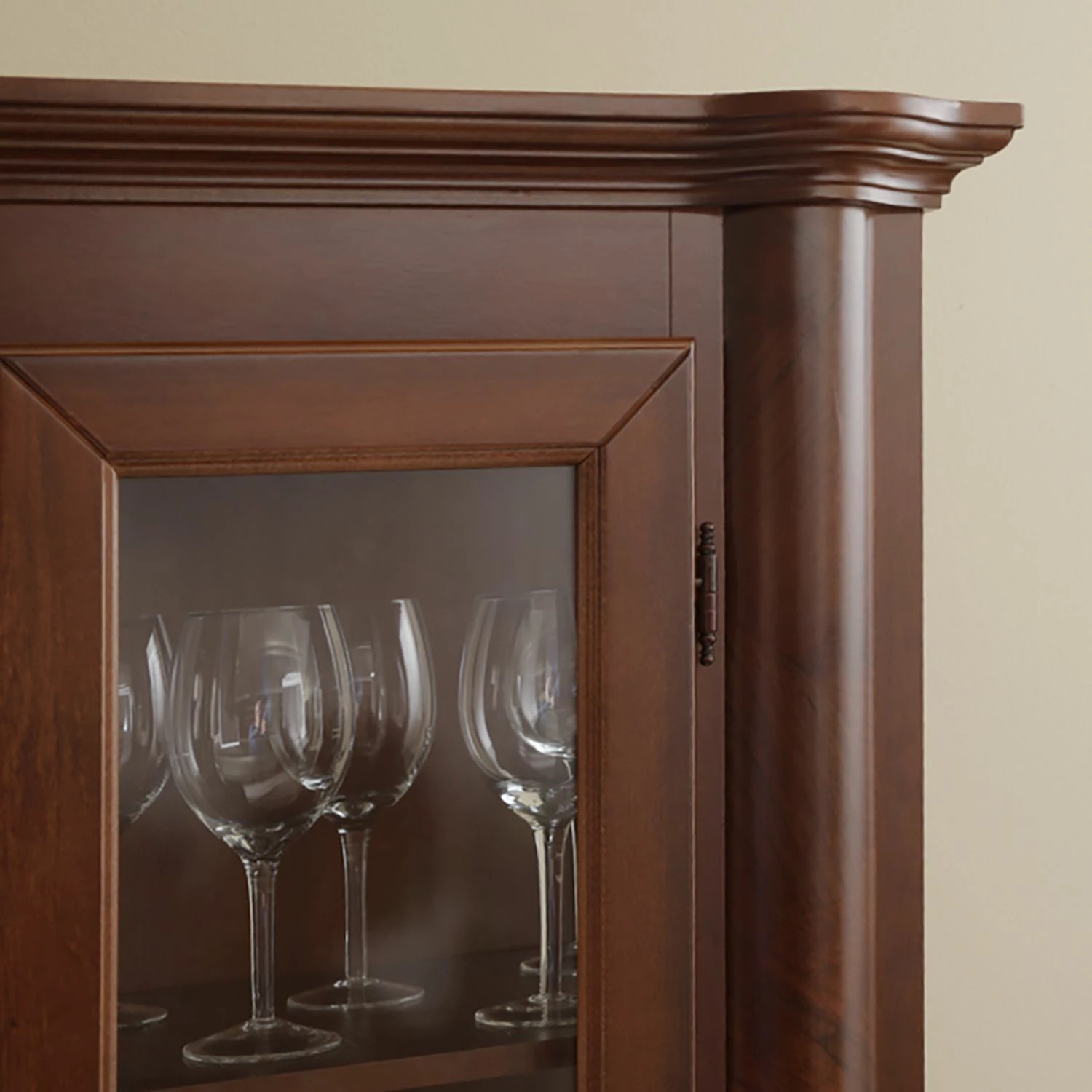 Montreux Vitrine Pevy - Ayous teilmassiv - Antikbraun 8 Montreux Vitrine Pevy - Ayous teilmassiv - Antikbraun – Bild 8