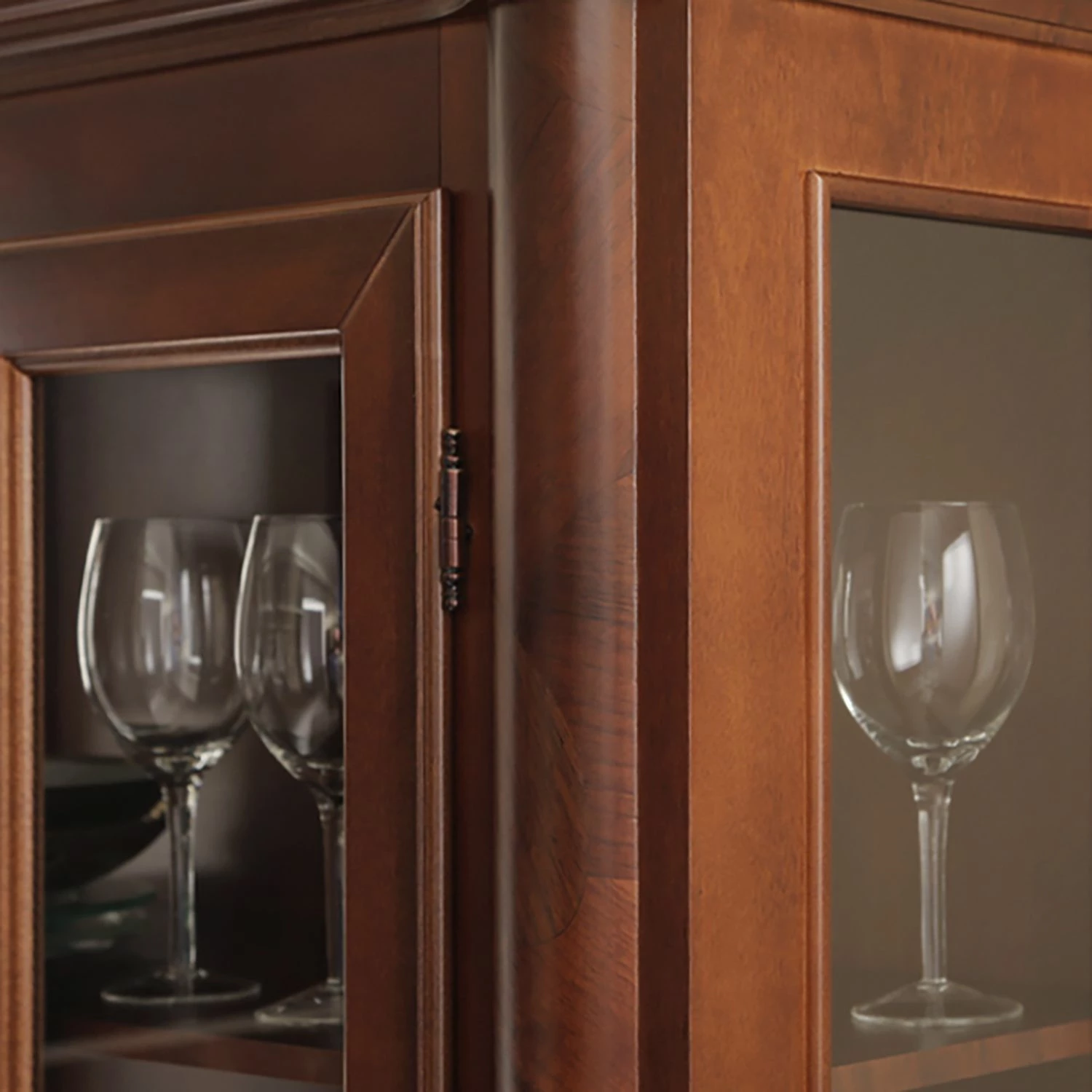 Montreux Vitrine Pevy - Ayous teilmassiv - Antikbraun 9 Montreux Vitrine Pevy - Ayous teilmassiv - Antikbraun – Bild 9