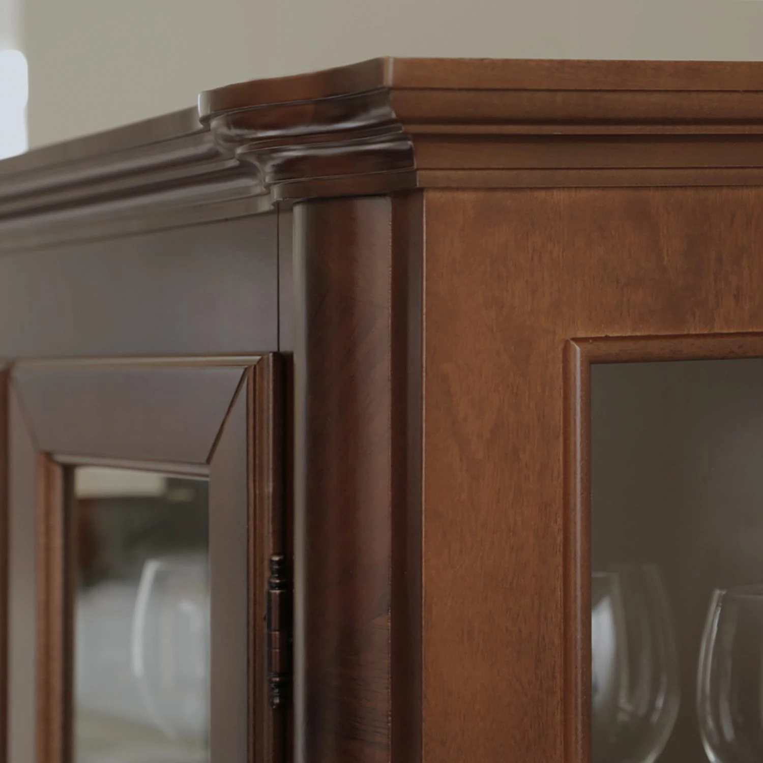 Montreux Vitrine Pevy - Ayous teilmassiv - Antikbraun 11 Montreux Vitrine Pevy - Ayous teilmassiv - Antikbraun – Bild 11