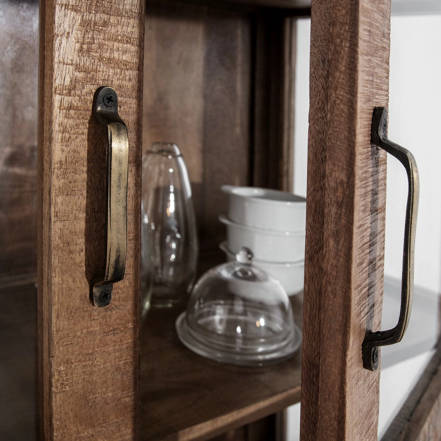 Ars manufacti Vitrine Pintage II - Mango massiv - gebeizt & lackiert 4 Ars manufacti Vitrine Pintage II - Mango massiv - gebeizt & lackiert – Bild 4