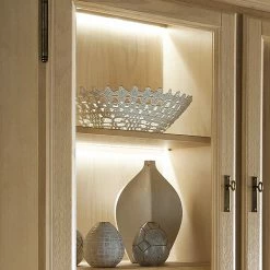 Ridgevalley Vitrinenschrank Breddin III - Pinie massiv - mit Beleuchtung 7 Ridgevalley Vitrinenschrank Breddin III - Pinie massiv - mit Beleuchtung -WOHNZIMMERMÖBEL Verkäufe 1000084260 201004 11255200141 DETAILS P000000001000084260