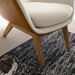 Studio Copenhagen Sessel Hepburn I - Beige / Cognac - Eiche Dunkel 20 Studio Copenhagen Sessel Hepburn I - Beige / Cognac - Eiche Dunkel -WOHNZIMMERMÖBEL Verkäufe 1000114813 180803 085037160 MOOD GALLERYIMAGES P000000001000114813 mood