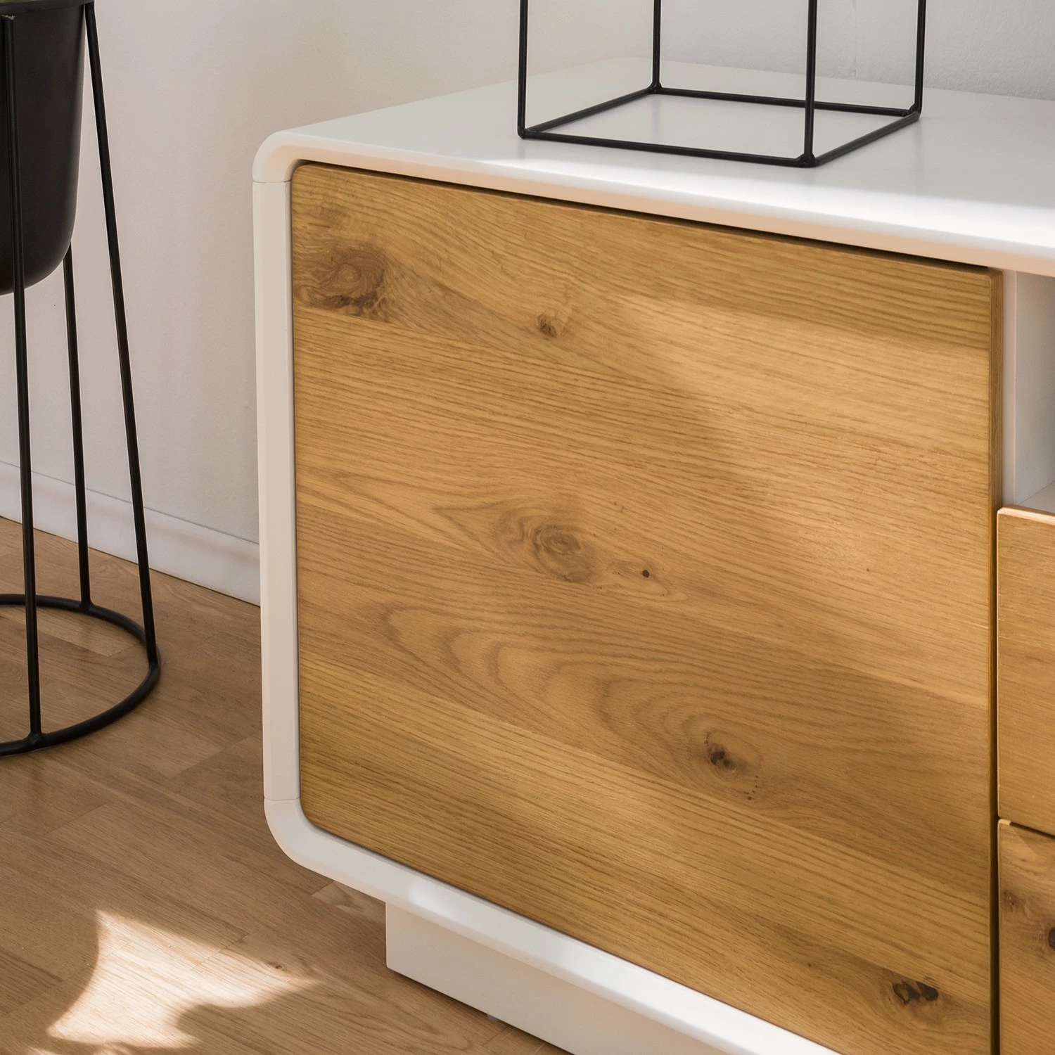 Mørteens TV-Lowboard Boge II - Asteiche / Matt Weiß 10 Mørteens TV-Lowboard Boge II - Asteiche / Matt Weiß – Bild 10