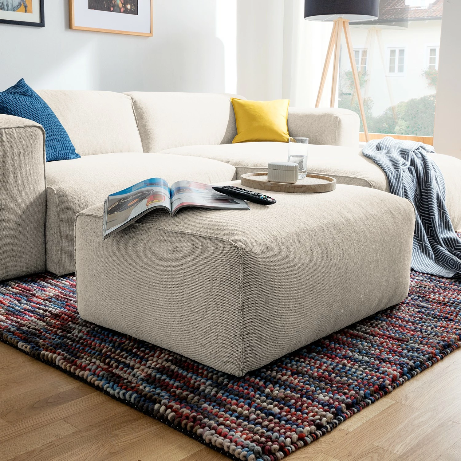 Studio Copenhagen Polsterhocker HUDSON - Webstoff Saia: Beige 3 Studio Copenhagen Polsterhocker HUDSON - Webstoff Saia: Beige – Bild 3