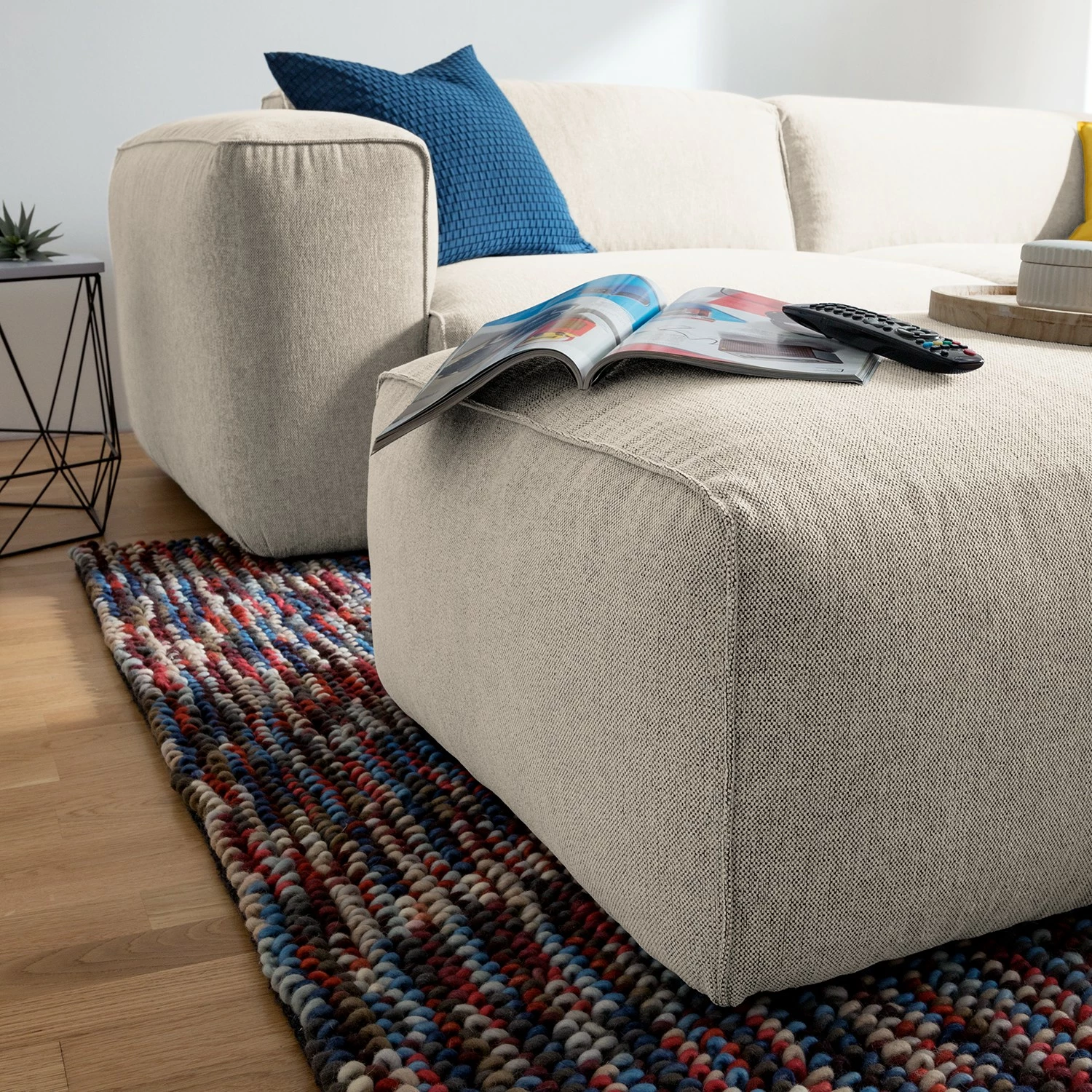 Studio Copenhagen Polsterhocker HUDSON - Webstoff Saia: Beige 6 Studio Copenhagen Polsterhocker HUDSON - Webstoff Saia: Beige – Bild 6