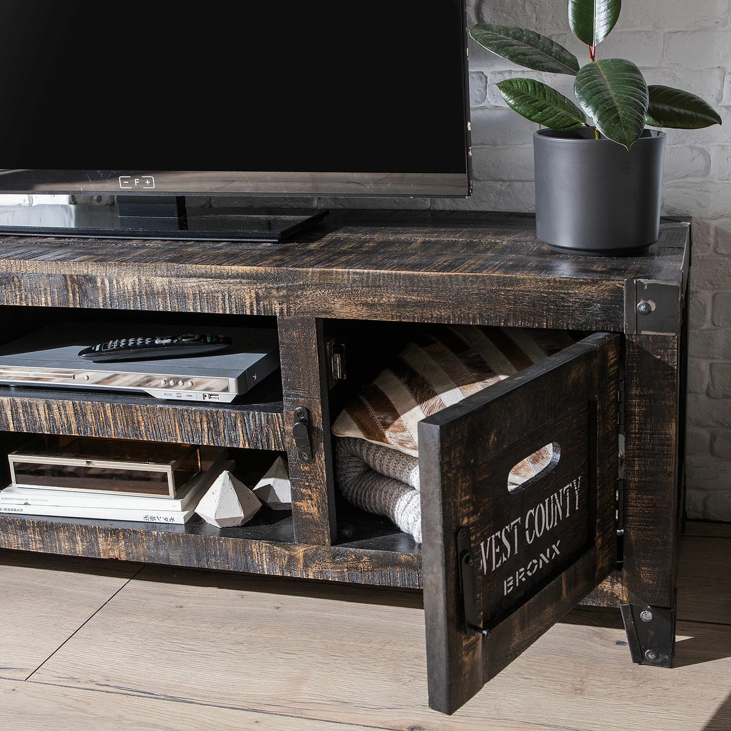 Ars manufacti TV-Lowboard Keyport II - Mango massiv 14 Ars manufacti TV-Lowboard Keyport II - Mango massiv – Bild 14