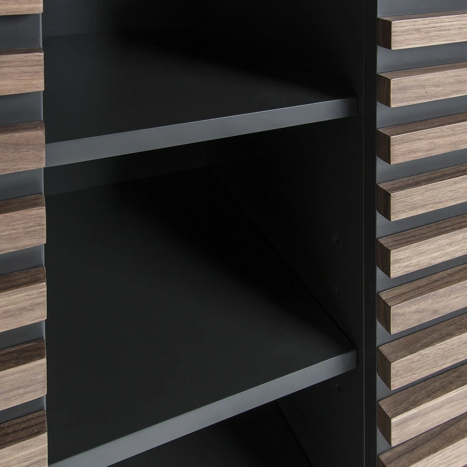 Norrwood Highboard Kipra - Echtholzfurnier - Walnuss / Graphit 7 Norrwood Highboard Kipra - Echtholzfurnier - Walnuss / Graphit – Bild 7