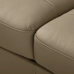 Fredriks Ecksofa Lucena - Echtleder - Taupe - Longchair davorstehend rechts - Keine Funktion 29 Fredriks Ecksofa Lucena - Echtleder - Taupe - Longchair davorstehend rechts - Keine Funktion -WOHNZIMMERMÖBEL Verkäufe 1000157356 190604 14174500814 GALLERYIMAGES P000000001000157356