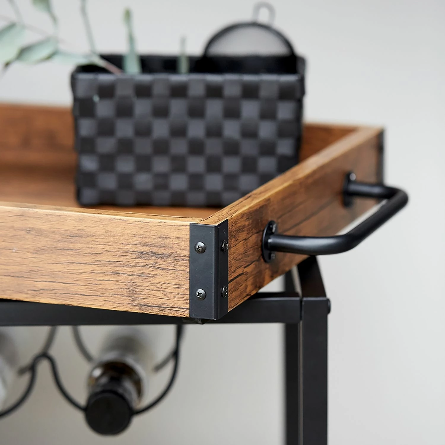 WENKO Servierwagen Rustico - Metall - Schwarz / Walnuss Dekor 6 WENKO Servierwagen Rustico - Metall - Schwarz / Walnuss Dekor – Bild 6