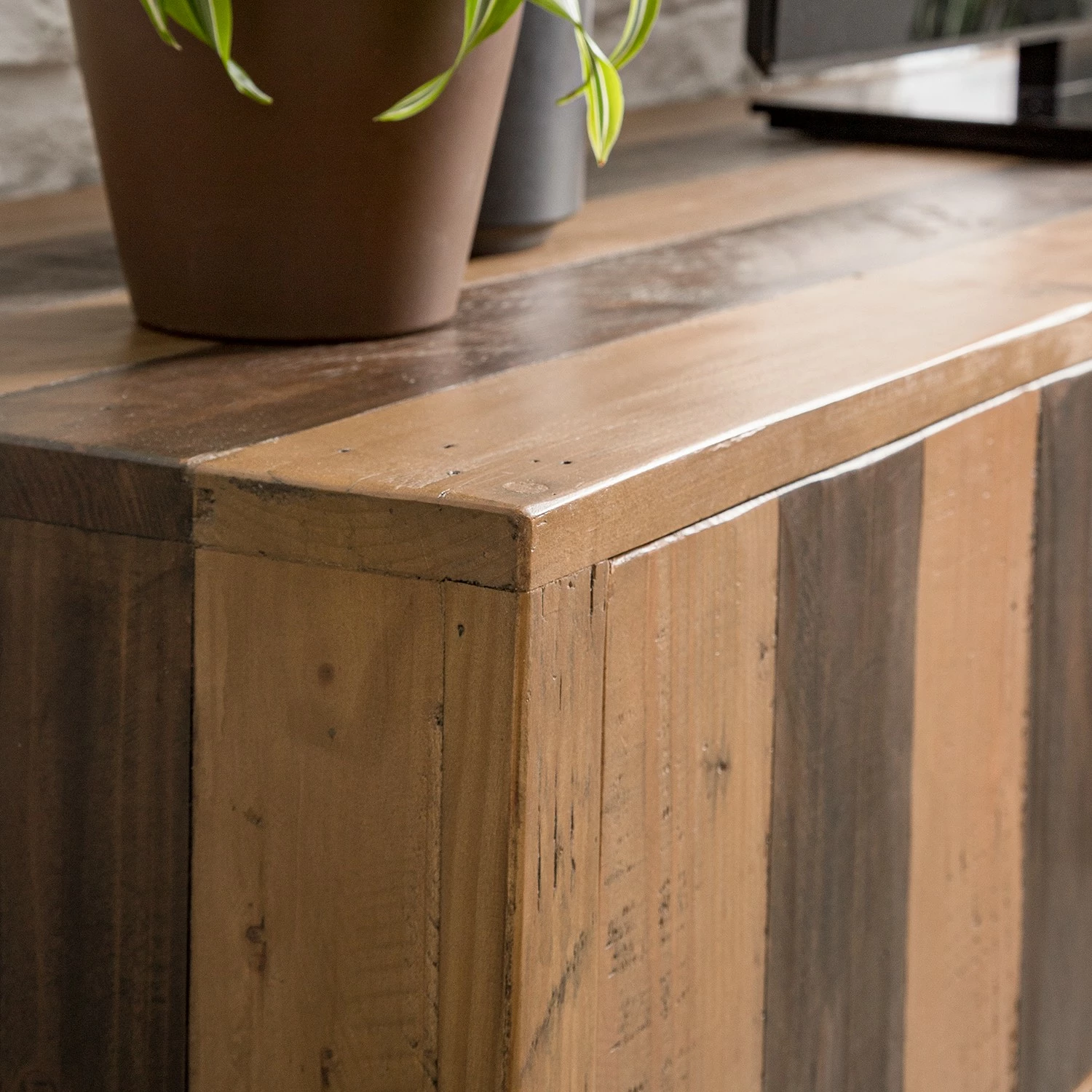 Ars manufacti TV-Lowboard Tamati III - Pinie massiv / Eisen - Pinie / Schwarz 12 Ars manufacti TV-Lowboard Tamati III - Pinie massiv / Eisen - Pinie / Schwarz – Bild 12