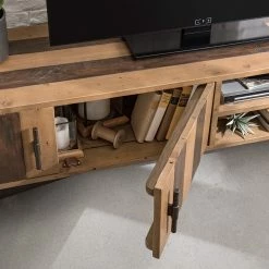 Ars manufacti TV-Lowboard Tamati III - Pinie massiv / Eisen - Pinie / Schwarz 29 Ars manufacti TV-Lowboard Tamati III - Pinie massiv / Eisen - Pinie / Schwarz -WOHNZIMMERMÖBEL Verkäufe 1000166778 200117 07273800005 DETAILS P000000001000166778