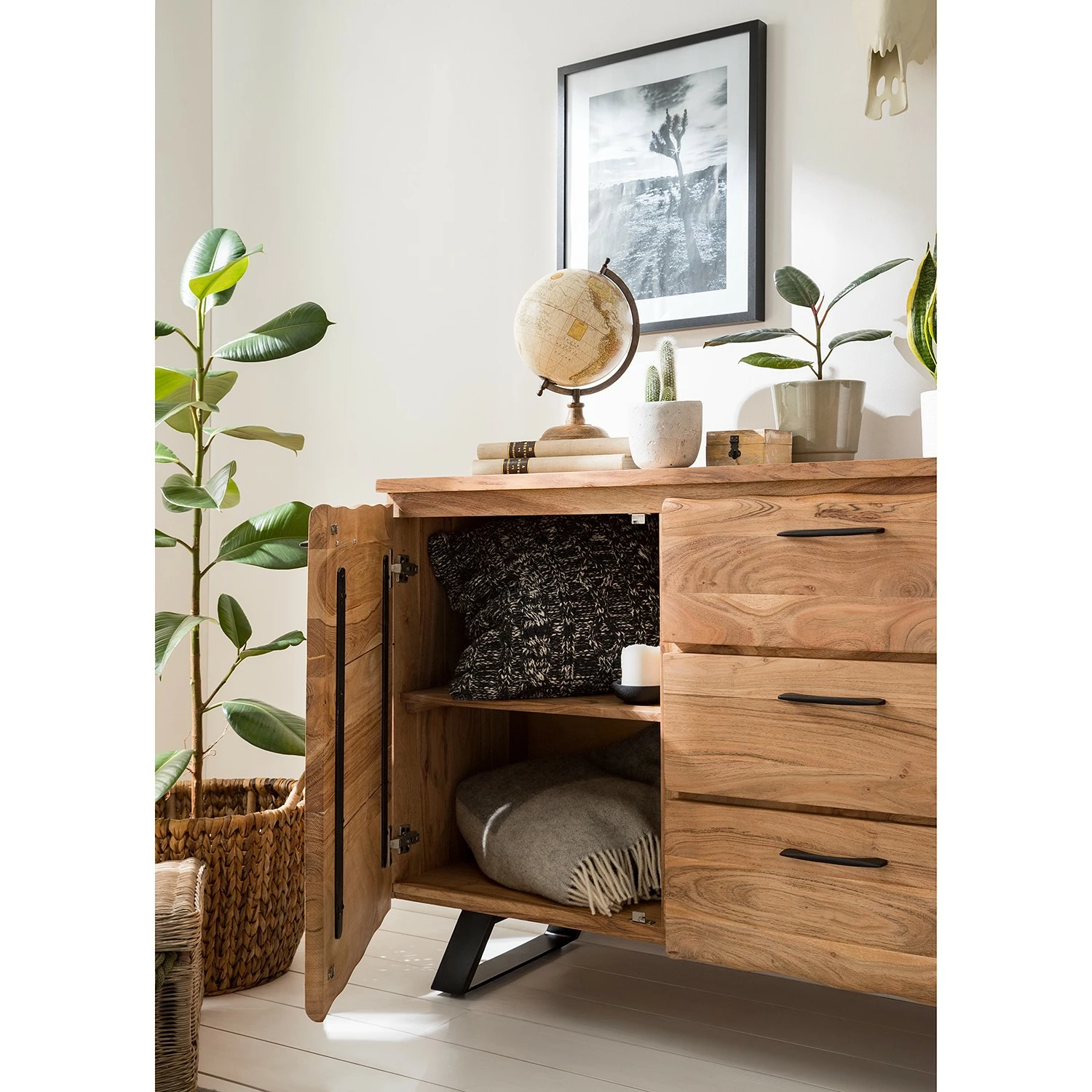 Ars Natura Sideboard Vardo - Akazie massiv / Metall - Akazie / Schwarz 14 Ars Natura Sideboard Vardo - Akazie massiv / Metall - Akazie / Schwarz – Bild 14