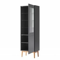 Mørteens Standvitrine Lindholm - Eiche teilmassiv - Matt Grau 20 Mørteens Standvitrine Lindholm - Eiche teilmassiv - Matt Grau -WOHNZIMMERMÖBEL Verkäufe 1000170810 190828 14524800004 DETAILS P000000001000170810