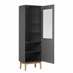 Mørteens Standvitrine Lindholm - Eiche teilmassiv - Matt Grau 22 Mørteens Standvitrine Lindholm - Eiche teilmassiv - Matt Grau -WOHNZIMMERMÖBEL Verkäufe 1000170810 190828 14524800006 DETAILS P000000001000170810