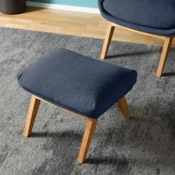 Studio Copenhagen Polsterhocker Garbo VII - Webstoff Milan: Dunkelblau - Eiche Dunkel 14 Studio Copenhagen Polsterhocker Garbo VII - Webstoff Milan: Dunkelblau - Eiche Dunkel -WOHNZIMMERMÖBEL Verkäufe 1000172572 200106 10523200381 DETAILS P000000001000172572