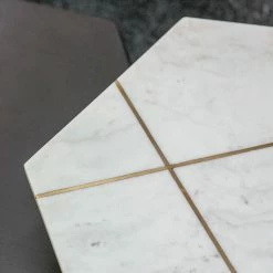 Jack & Alice Beistelltisch Suso - Marmor / Metall - Marmor Weiß / Schwarz 10 Jack & Alice Beistelltisch Suso - Marmor / Metall - Marmor Weiß / Schwarz -WOHNZIMMERMÖBEL Verkäufe 1000172973 220728 022 MOOD DETAILS P000000001000172973 mood