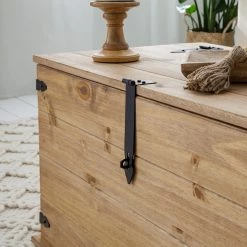 Maison Belfort Truhe Finca Rustica - Kiefer massiv - Kiefer Natur -WOHNZIMMERMÖBEL Verkäufe 1000178021 200511 13523800004 DETAILS P000000001000178021