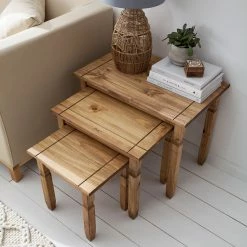 Maison Belfort Beistelltisch Finca Rustica (3er-Set) - Kiefer massiv - Kiefer Natur -WOHNZIMMERMÖBEL Verkäufe 1000178023 200511 14284600003 MOOD DETAILS P000000001000178023 mood