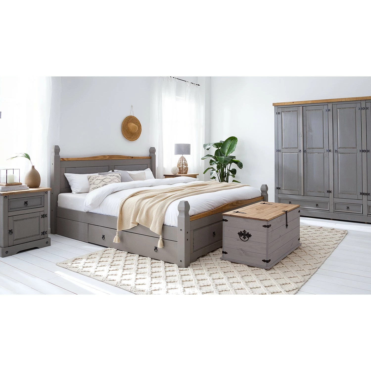 Maison Belfort Truhe Finca Rustica - Kiefer massiv - Kiefer Grau 2 Maison Belfort Truhe Finca Rustica - Kiefer massiv - Kiefer Grau – Bild 2