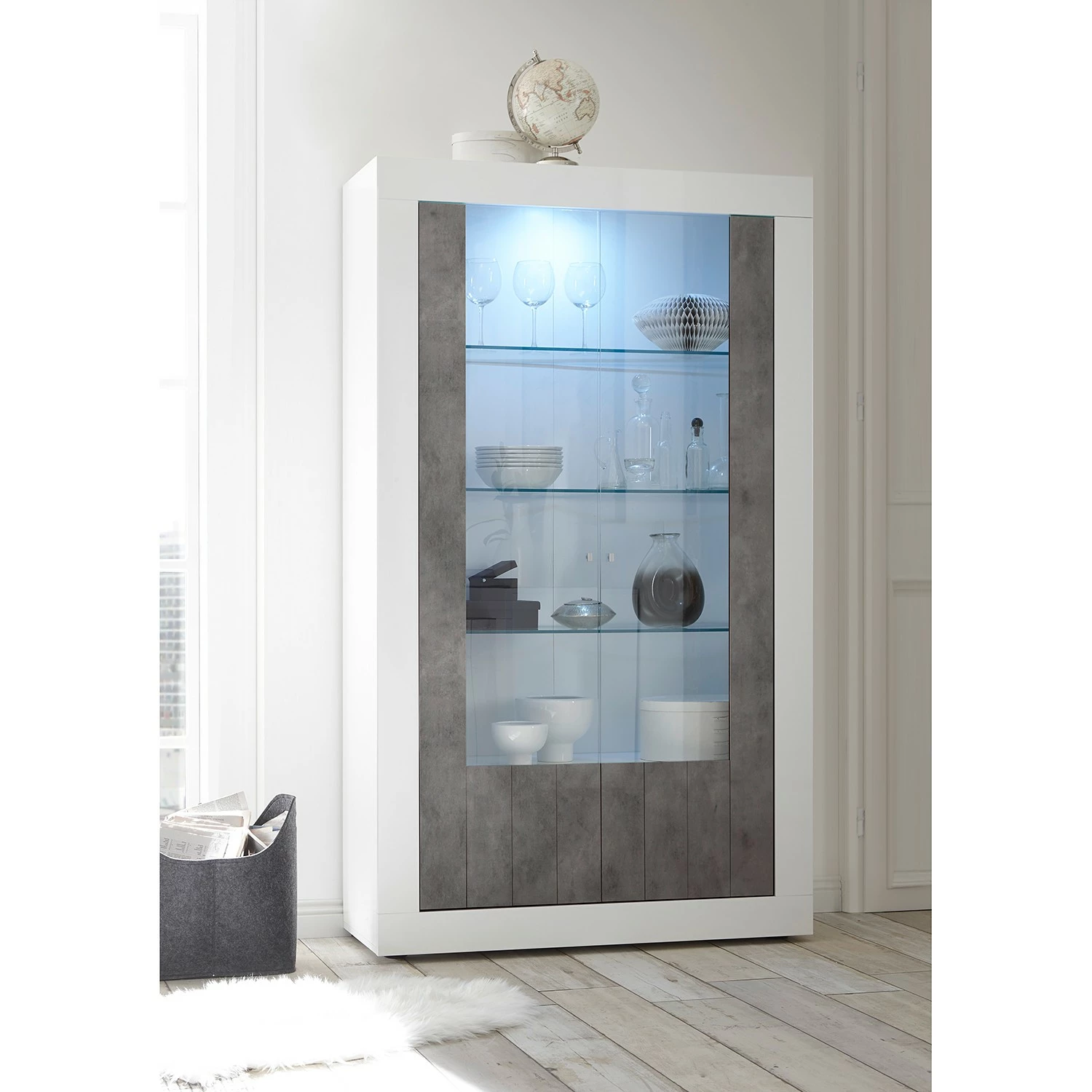 LC Spa Vitrinenschrank Urbino - Beton Dekor / Weiß 2 LC Spa Vitrinenschrank Urbino - Beton Dekor / Weiß – Bild 2