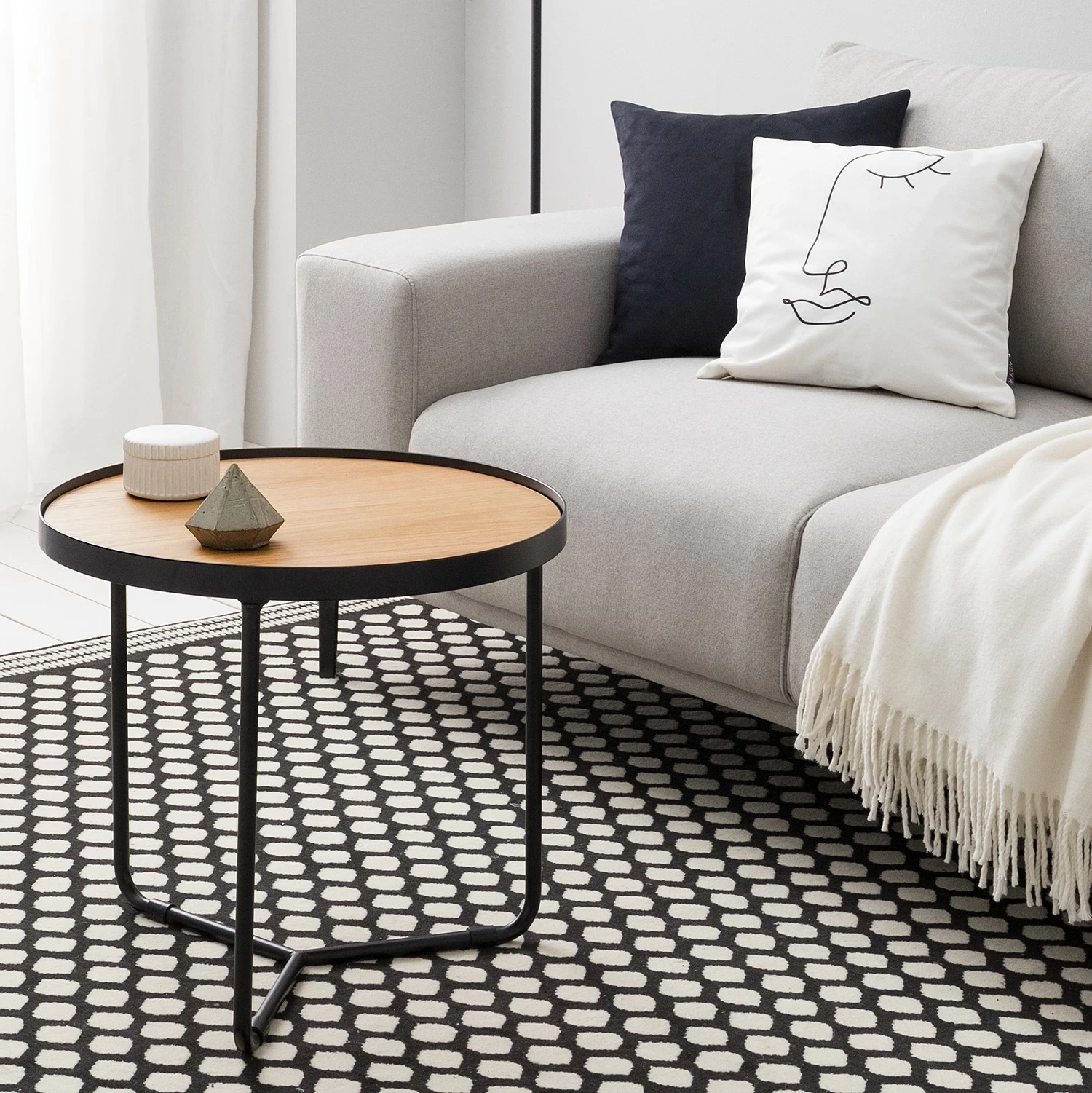 Fredriks Couchtisch Permet - Echtholzfurnier - Eiche / Schwarz - Durchmesser: 50 cm 3 Fredriks Couchtisch Permet - Echtholzfurnier - Eiche / Schwarz - Durchmesser: 50 cm – Bild 3