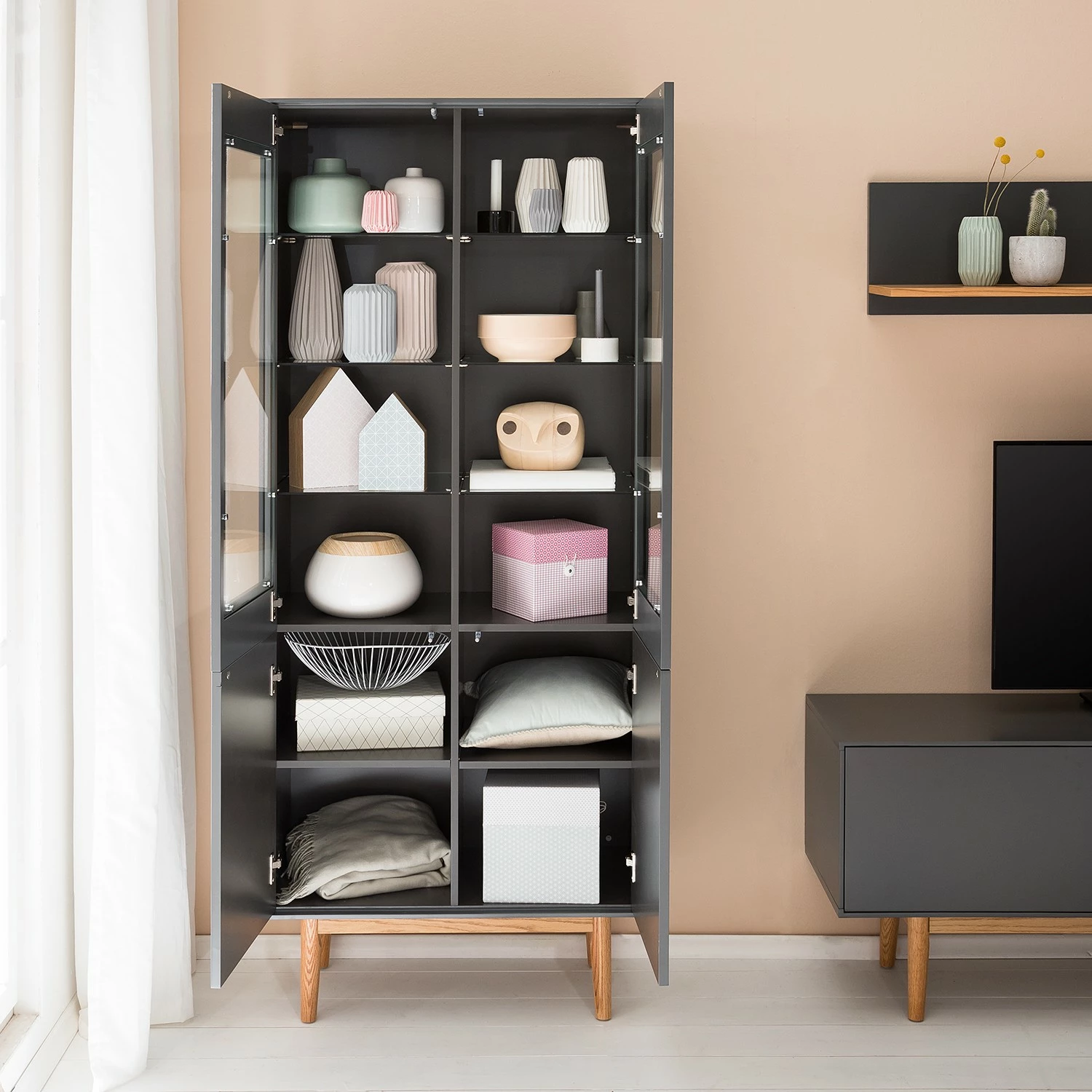 Mørteens Wohnwand Lindholm II (4-teilig) - Eiche teilmassiv - Grau 11 Mørteens Wohnwand Lindholm II (4-teilig) - Eiche teilmassiv - Grau – Bild 11