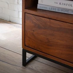 Ars manufacti TV-Lowboard Woodson V - Akazie massiv - Akazie Braun -WOHNZIMMERMÖBEL Verkäufe 1000182852 200323 09584600020 MOOD DETAILS P000000001000182852 mood