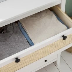 Maison Belfort Kommode Belleria II - Kiefer massiv / Wiener Geflecht - Weiß 21 Maison Belfort Kommode Belleria II - Kiefer massiv / Wiener Geflecht - Weiß -WOHNZIMMERMÖBEL Verkäufe 1000187569 200430 14091000002 DETAILS P000000001000187569