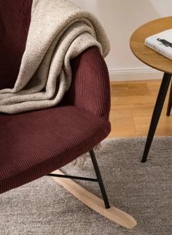 Mørteens Schaukelstuhl Kumia II - Kord - Bordeaux 26 Mørteens Schaukelstuhl Kumia II - Kord - Bordeaux -WOHNZIMMERMÖBEL Verkäufe 1000208968 210302 11123500004 DETAILS P000000001000208968