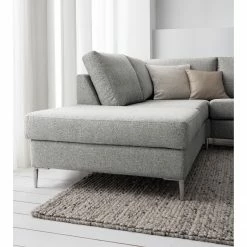 Studio Copenhagen Wohnlandschaft COSO Classic+ - Webstoff Inze: Hellgrau - Longchair davorstehend rechts / Ottomane links - Bettkasten - Chrom glänzend -WOHNZIMMERMÖBEL Verkäufe 1000212027 200923 09521000719 DETAILS P000000001000212027