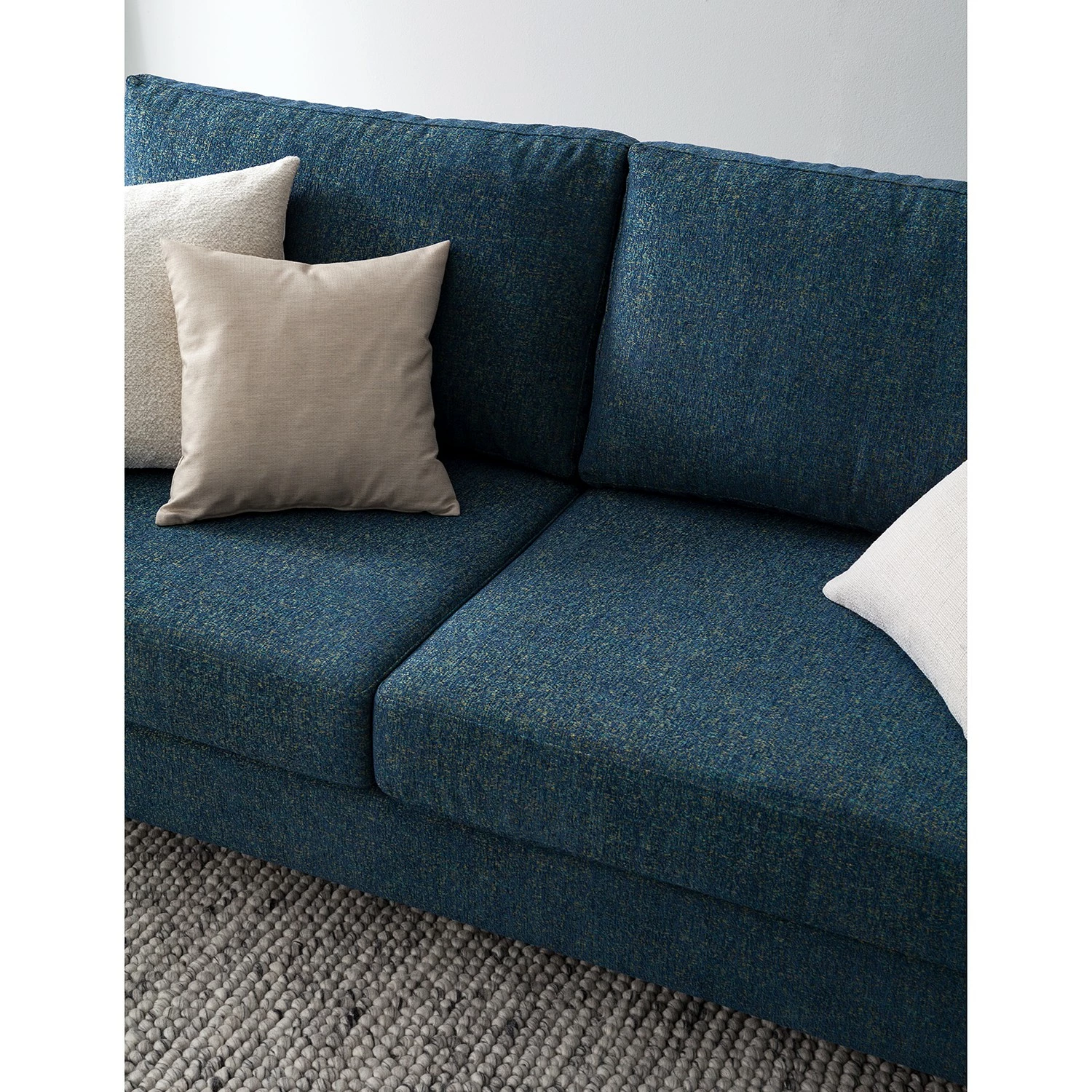 Studio Copenhagen 2,5-Sitzer Sofa COSO Classic+ - Chenille Rufi: Blau - Eiche Dunkel 10 Studio Copenhagen 2,5-Sitzer Sofa COSO Classic+ - Chenille Rufi: Blau - Eiche Dunkel – Bild 10