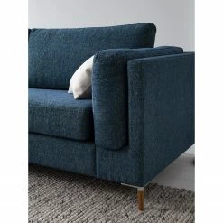 Studio Copenhagen 2,5-Sitzer Sofa COSO Classic+ - Chenille Rufi: Blau - Eiche Dunkel 31 Studio Copenhagen 2,5-Sitzer Sofa COSO Classic+ - Chenille Rufi: Blau - Eiche Dunkel -WOHNZIMMERMÖBEL Verkäufe 1000212738 201008 13380500042 DETAILS P000000001000212738