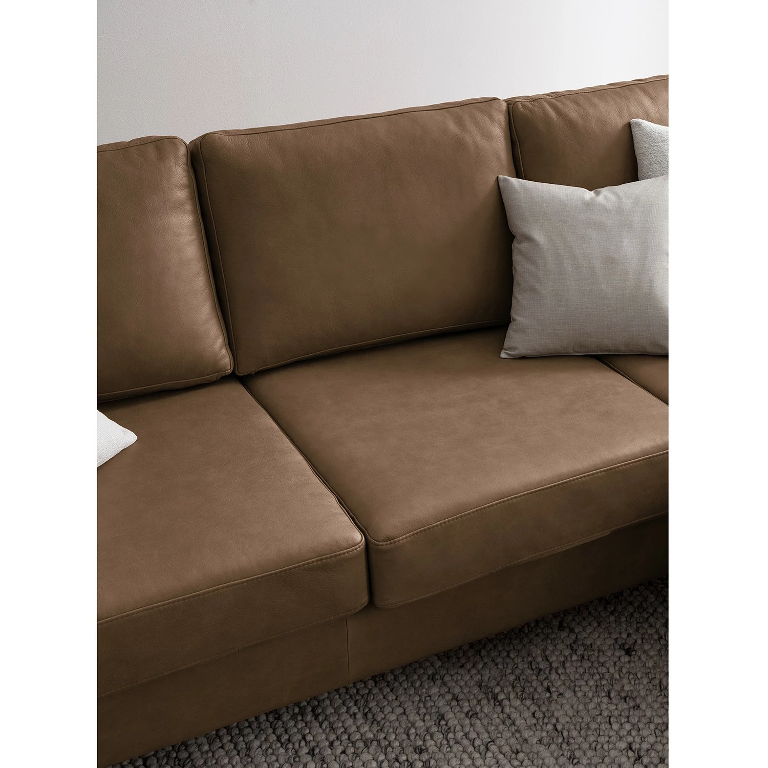Studio Copenhagen Ecksofa COSO Classic+ mit Ottomane - Echtleder Taru: Nougat - Breite: 245 cm - Ottomane davorstehend rechts - Bettkasten - Eiche Dunkel 13 Studio Copenhagen Ecksofa COSO Classic+ mit Ottomane - Echtleder Taru: Nougat - Breite: 245 cm - Ottomane davorstehend rechts - Bettkasten - Eiche Dunkel – Bild 13