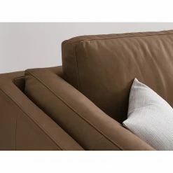 Studio Copenhagen Ecksofa COSO Classic+ mit Ottomane - Echtleder Taru: Nougat - Breite: 245 cm - Ottomane davorstehend rechts - Bettkasten - Eiche Dunkel 43 Studio Copenhagen Ecksofa COSO Classic+ mit Ottomane - Echtleder Taru: Nougat - Breite: 245 cm - Ottomane davorstehend rechts - Bettkasten - Eiche Dunkel -WOHNZIMMERMÖBEL Verkäufe 1000212869 201008 13335600235 DETAILS P000000001000212869