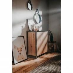 Red Living Kommode Denville I - Eiche Artisan Dekor / Anthrazit 11 Red Living Kommode Denville I - Eiche Artisan Dekor / Anthrazit -WOHNZIMMERMÖBEL Verkäufe 1000214486 200608 14145800005 MOOD DETAILS P000000001000214486 mood