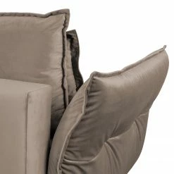 Fredriks Ecksofa Carrboro - Samt - Cappuccino - Longchair davorstehend rechts -WOHNZIMMERMÖBEL Verkäufe 1000215209 200724 14085500164 DETAILS P000000001000215209