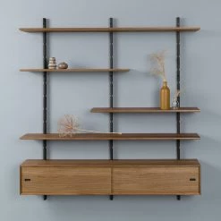 Studio Copenhagen Wandregal Lautaro X - Eiche massiv / Walnuss teilmassiv - Eiche Schwarz / Walnuss 6 Studio Copenhagen Wandregal Lautaro X - Eiche massiv / Walnuss teilmassiv - Eiche Schwarz / Walnuss -WOHNZIMMERMÖBEL Verkäufe 1000216666 200820 06182200235 MOOD DETAILS P000000001000216666 mood