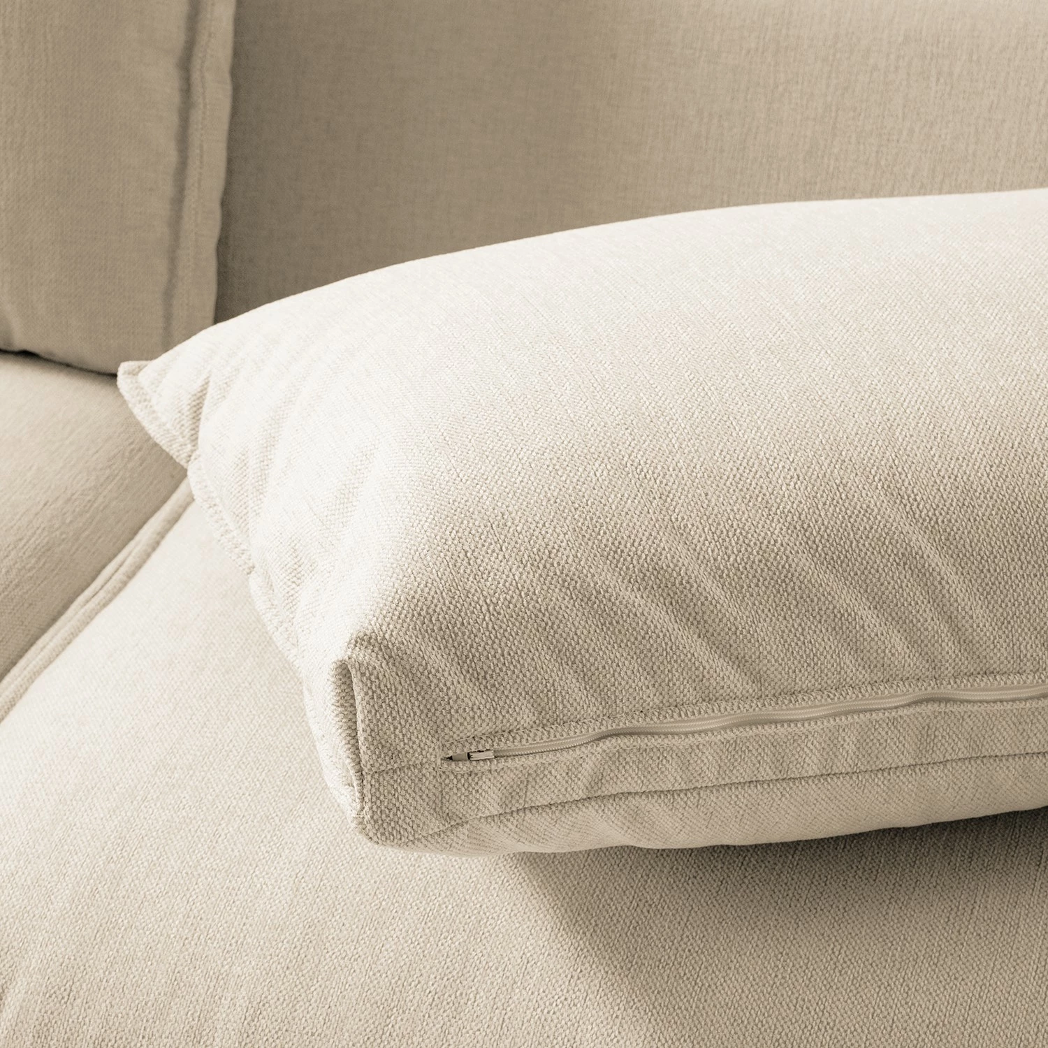 Studio Copenhagen Ecksofa Buckley I - Webstoff Saia: Beige - Longchair davorstehend rechts 19 Studio Copenhagen Ecksofa Buckley I - Webstoff Saia: Beige - Longchair davorstehend rechts – Bild 19