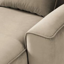 Studio Copenhagen Ecksofa Buckley II - Samt Shyla: Beige - Longchair davorstehend rechts -WOHNZIMMERMÖBEL Verkäufe 1000218140 201119 12204800493 DETAILS P000000001000218140
