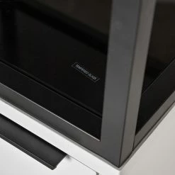 Fredriks Schrank White Hall II - Matt Weiß / Schwarz -WOHNZIMMERMÖBEL Verkäufe 1000218376 210303 09052600008 DETAILS P000000001000218376