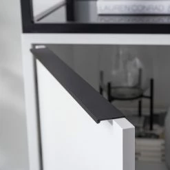 Fredriks Schrank White Hall II - Matt Weiß / Schwarz -WOHNZIMMERMÖBEL Verkäufe 1000218376 210316 08062100022 DETAILS P000000001000218376