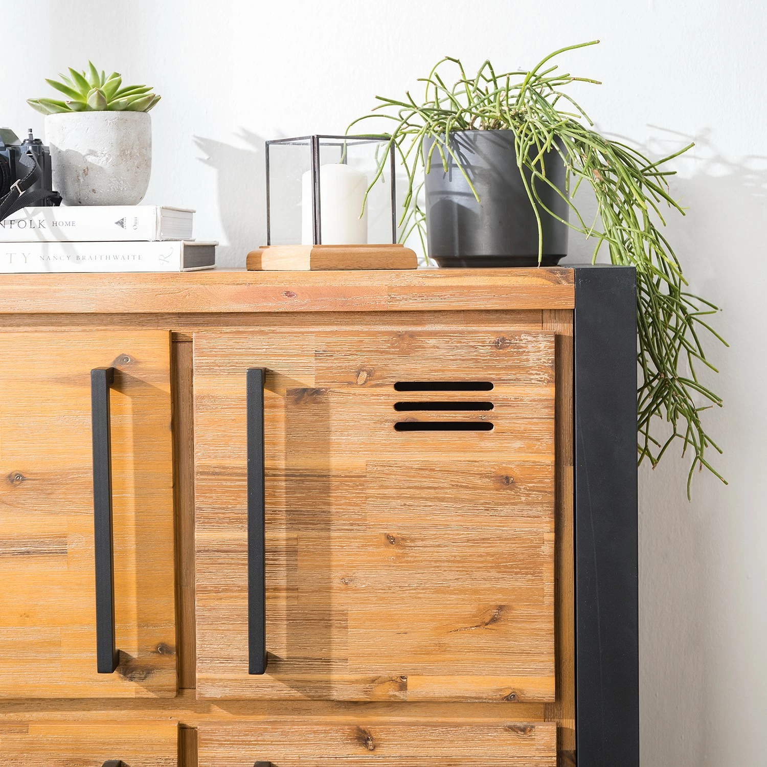 Ars manufacti Higboard Urban Industry I - Akazie teilmassiv / Metall - Akazie / Schwarz 7 Ars manufacti Higboard Urban Industry I - Akazie teilmassiv / Metall - Akazie / Schwarz – Bild 7