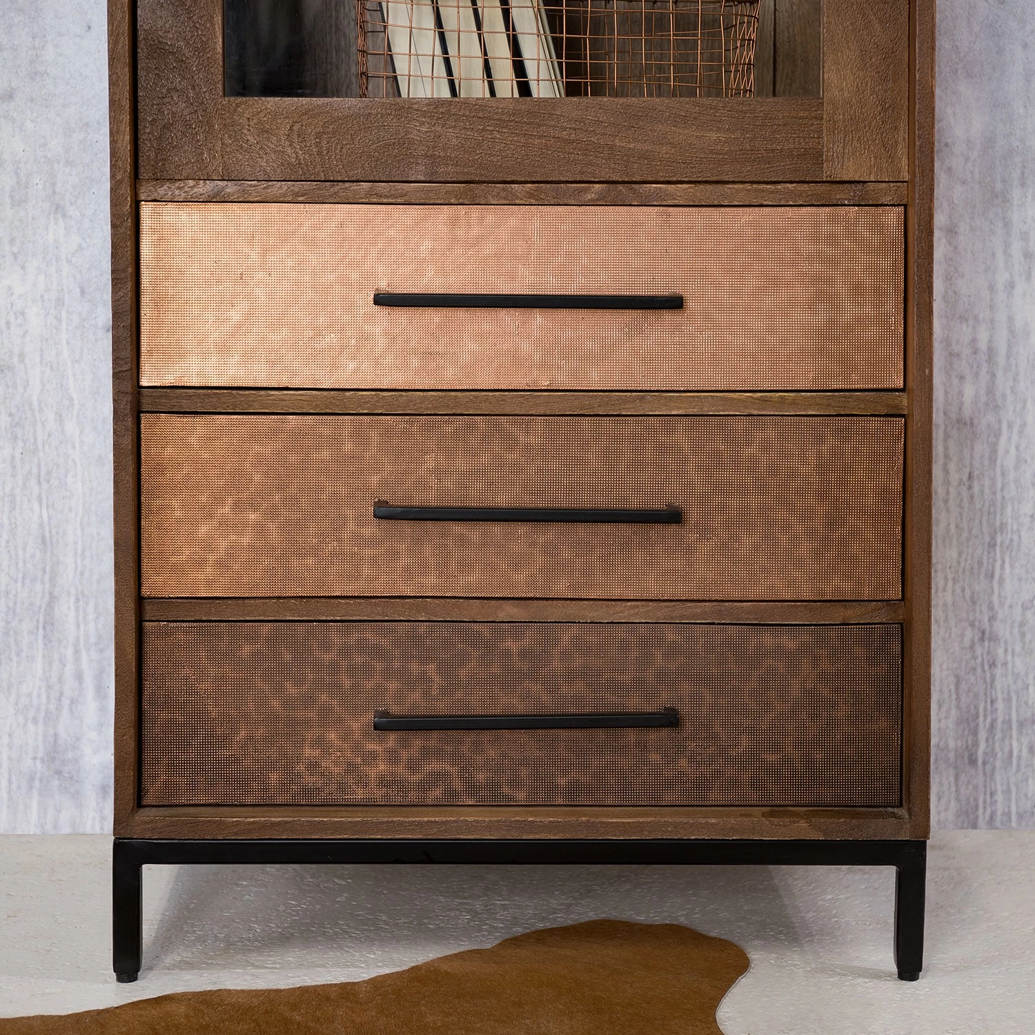 Ars manufacti Standvitrine Copp - Mango massiv / Metall - Kupfer / Mango Dunkel 16 Ars manufacti Standvitrine Copp - Mango massiv / Metall - Kupfer / Mango Dunkel – Bild 16