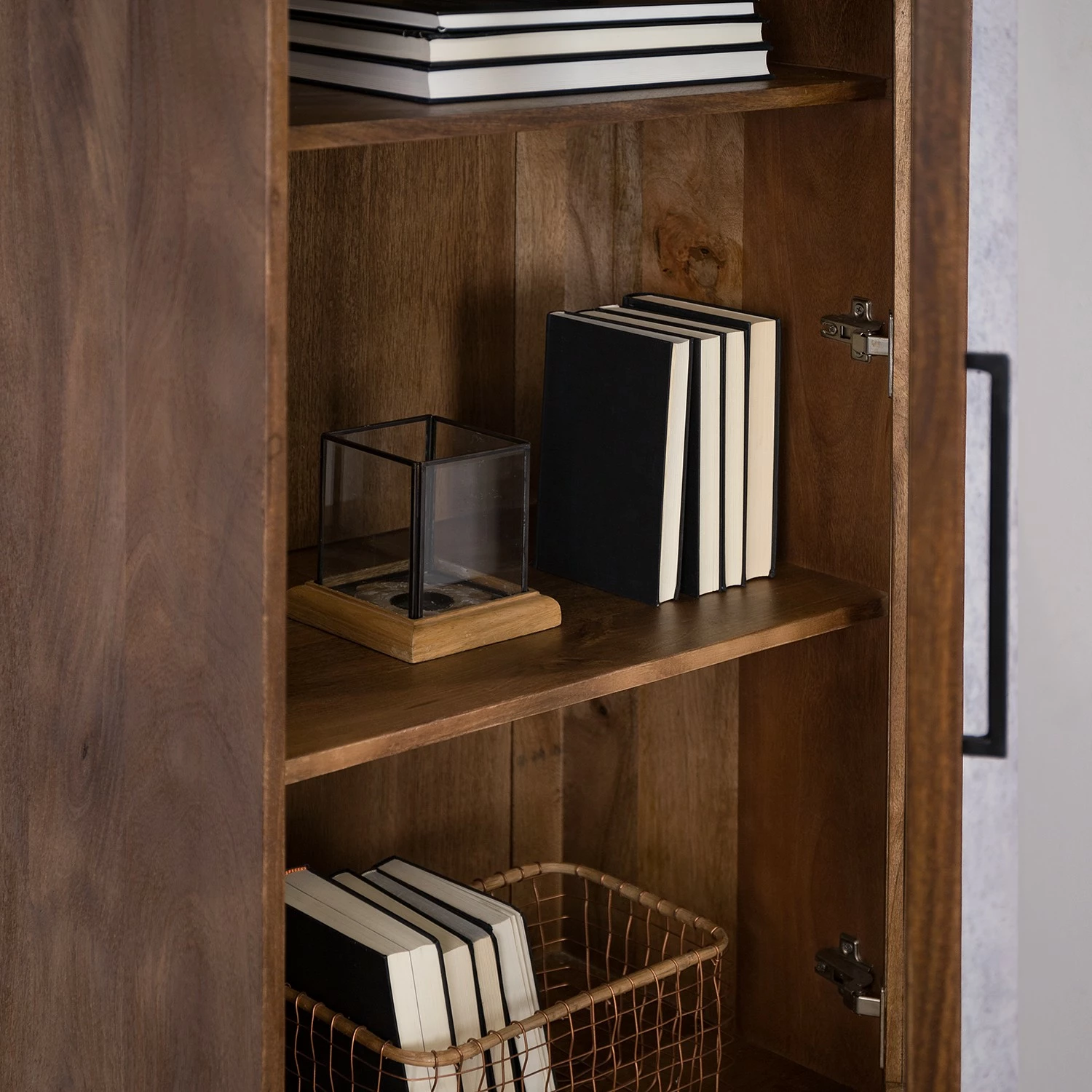 Ars manufacti Standvitrine Copp - Mango massiv / Metall - Kupfer / Mango Dunkel 17 Ars manufacti Standvitrine Copp - Mango massiv / Metall - Kupfer / Mango Dunkel – Bild 17