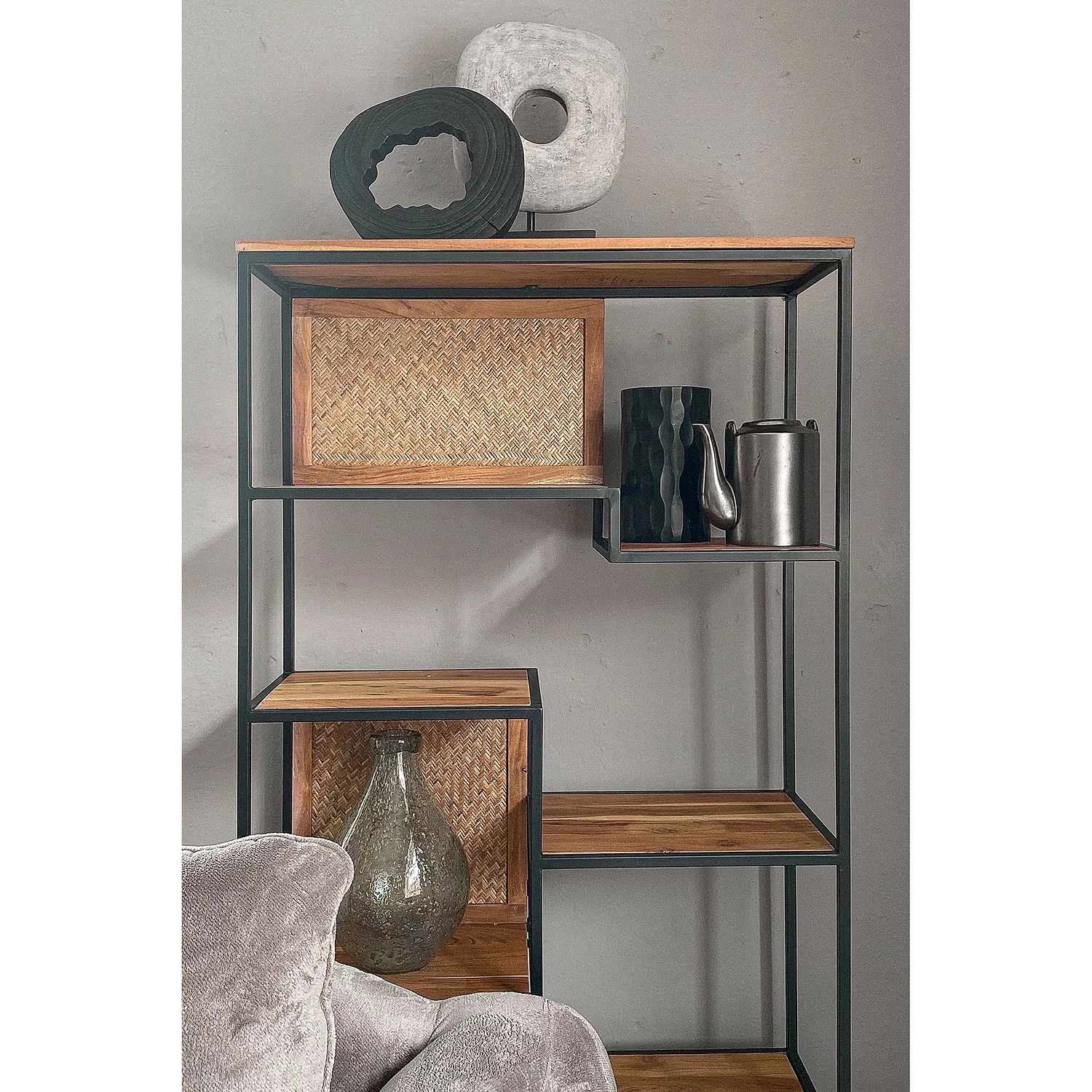 Naturoo Regal Valenton - Akazie massiv / Metall - Akazie / Schwarz 2 Naturoo Regal Valenton - Akazie massiv / Metall - Akazie / Schwarz – Bild 2